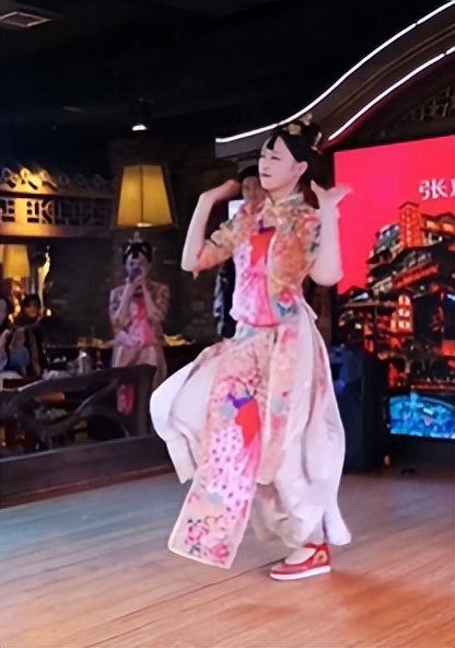 抖音初代草根网红现状_抖音网红黑料网站链接下载最新,_沈巍流浪大师经历