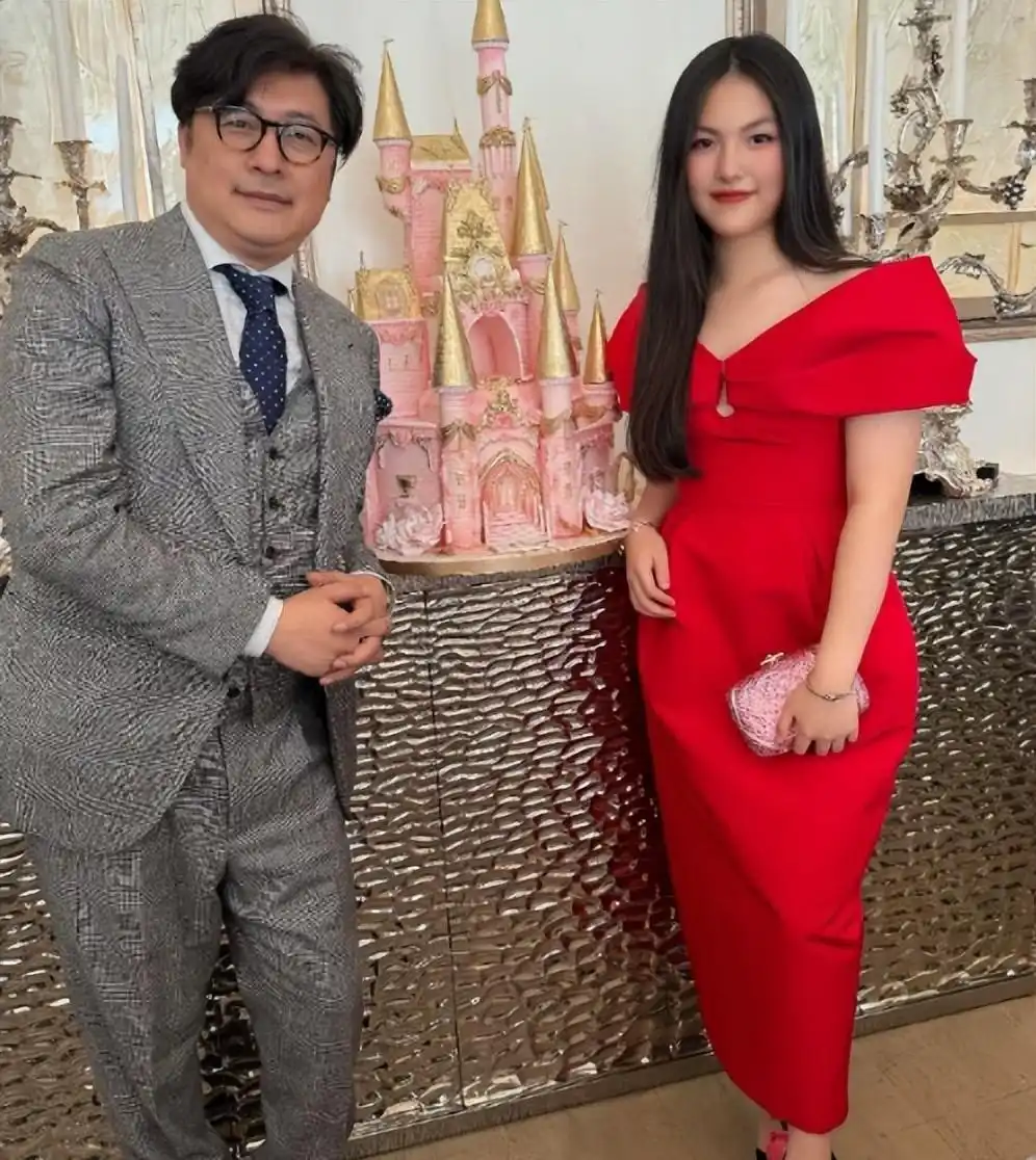 炫富明星李湘被封号原因_有钱人为什么还贪心_传播明星黑料犯法吗,