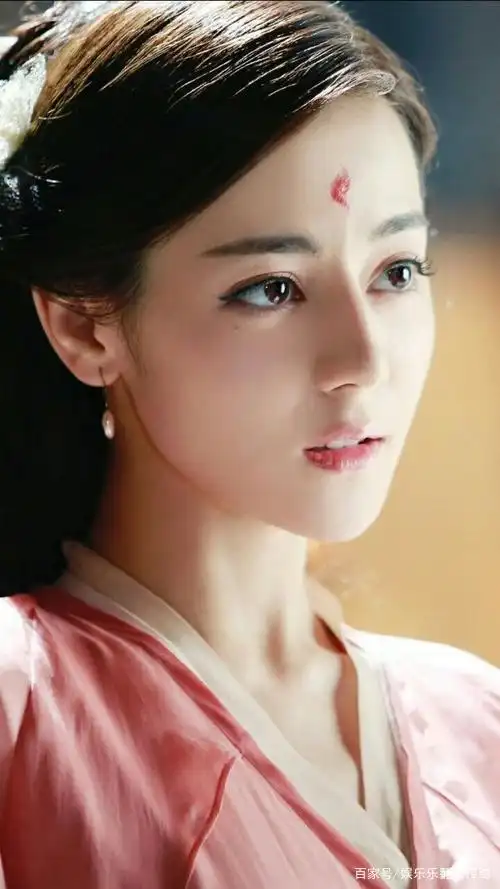 国内雀斑多的女明星_泪痣美女明星推荐_女明星脸上痣的美人