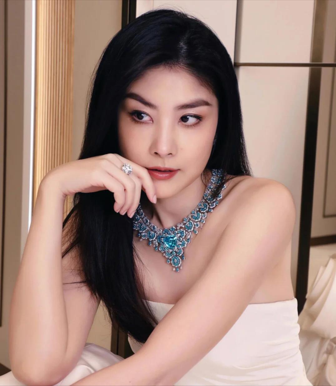 韩国脸大女明星_脸大显气质女星_大脸气质中年女星